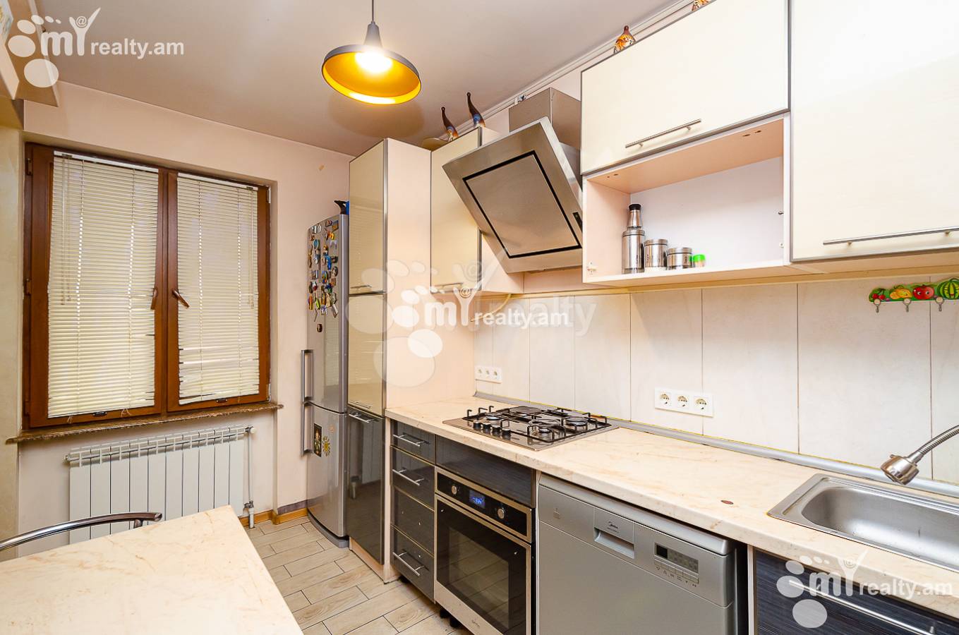 Купить 3 комнатную квартиру Тпагричнер ул, Центр Ереван, 150499