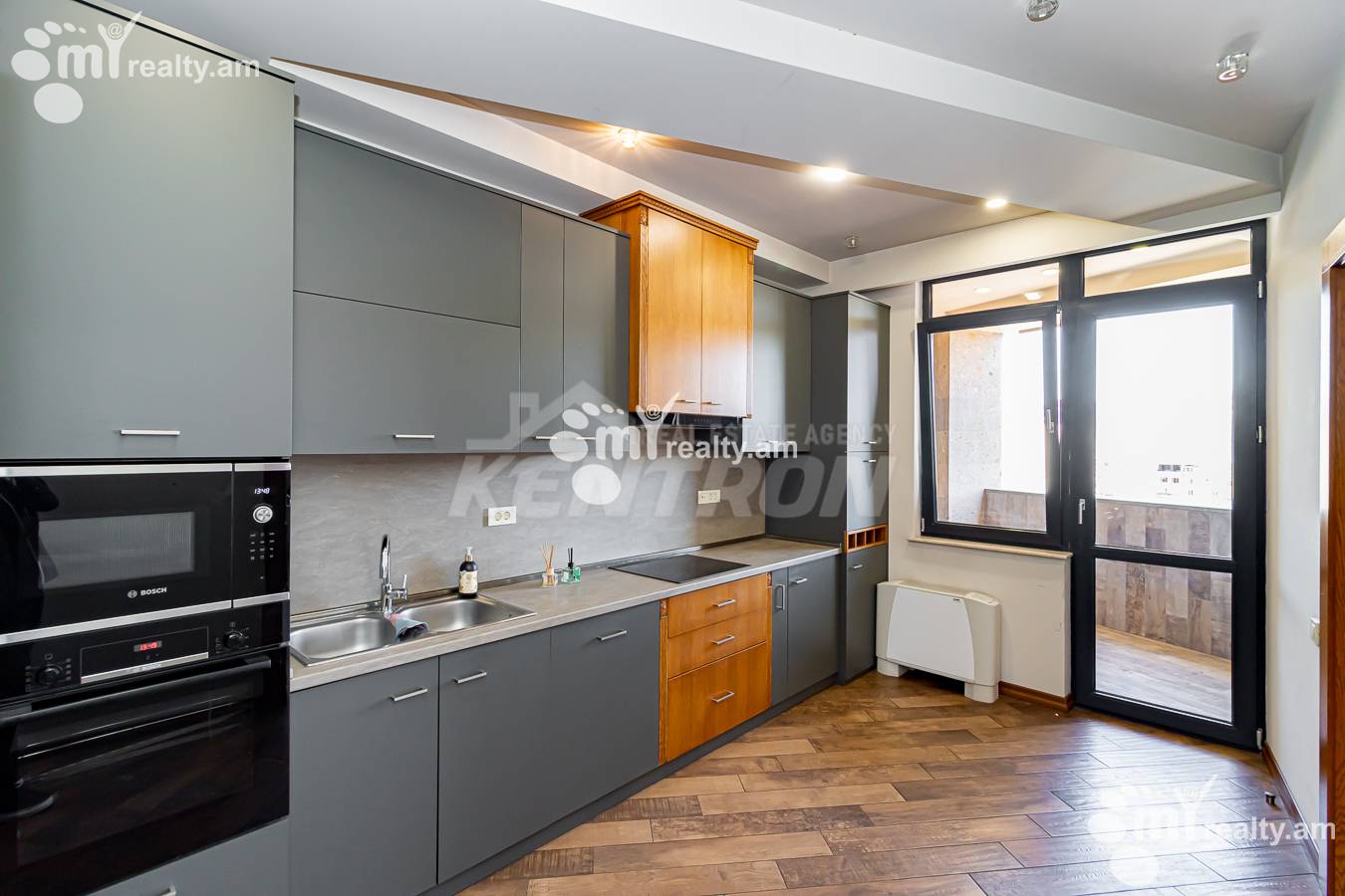 4 bedroom apartment for sale خیابان د. دِمیرچیان, مرکز شهر ایروان, 141073