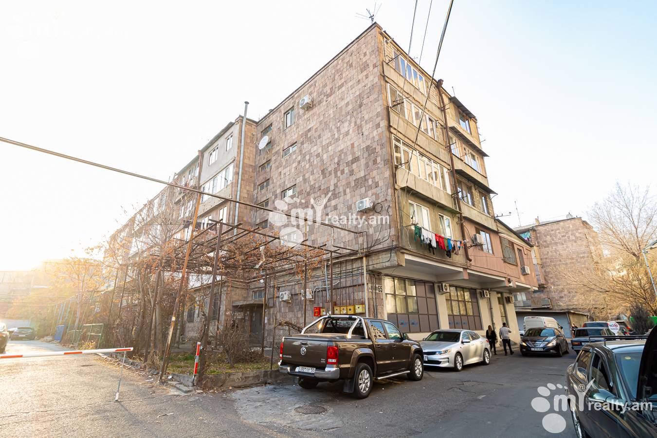 Купить 4 комнатную квартиру Орбели Ехбайрнери ул, Арабкир Ереван, 154537