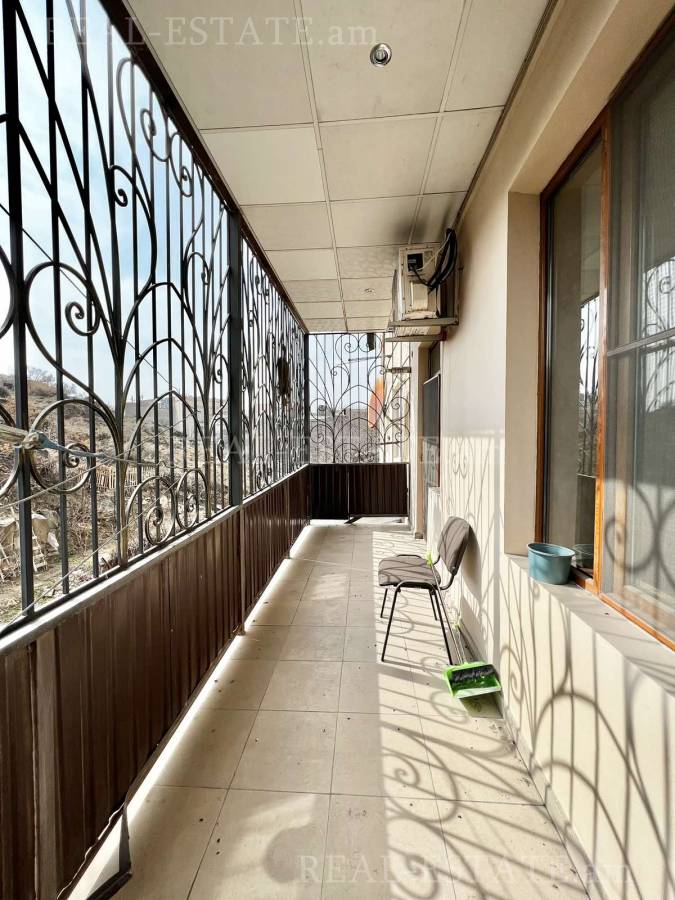 Купить 3 комнатную квартиру Лер. Камсар ул, Центр Ереван, 129972