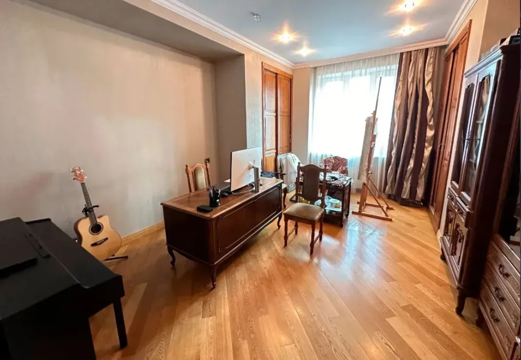 4 bedroom apartment for sale Abovyan St, Center Yerevan, 161230
