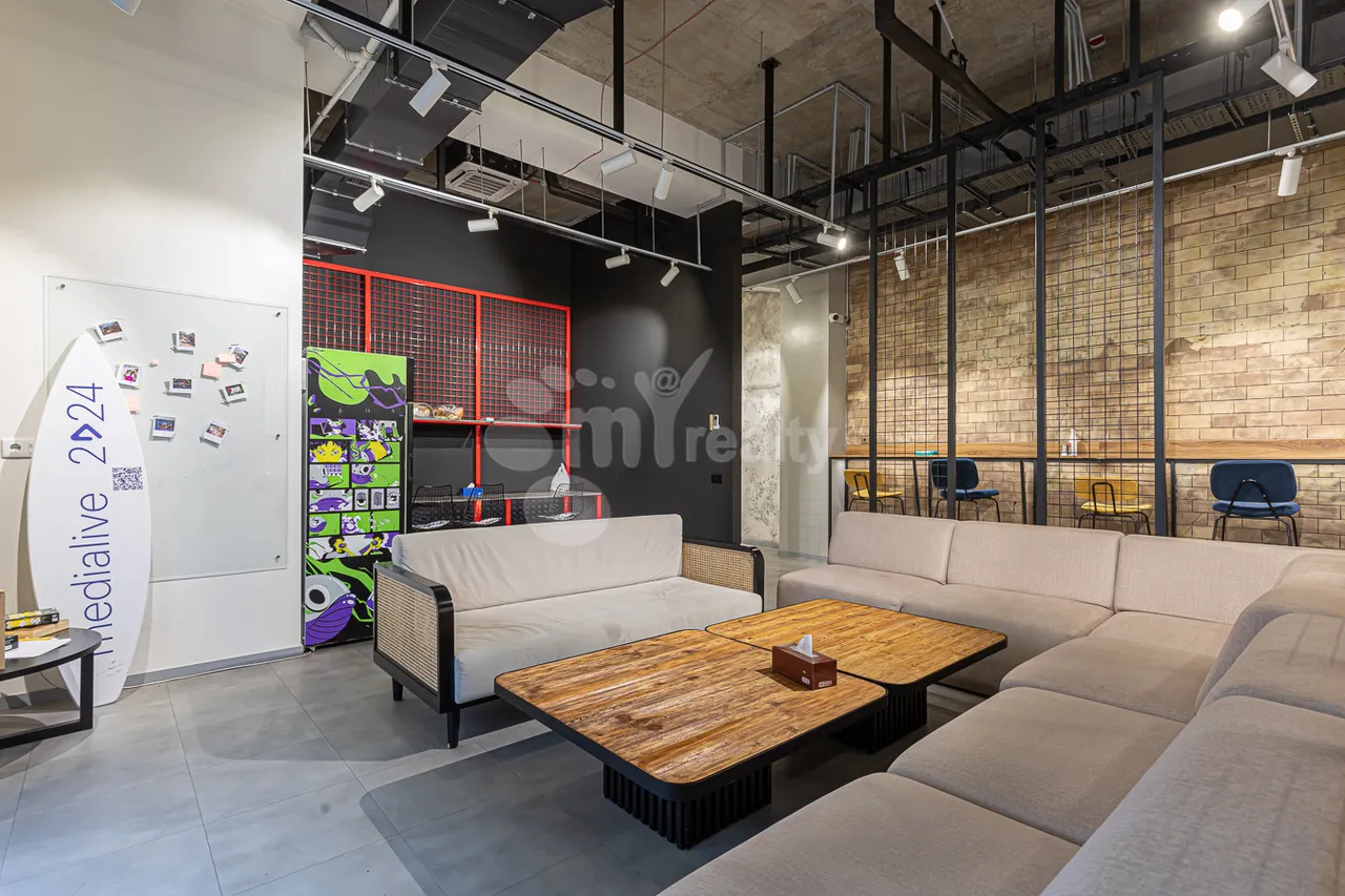 Commercial for rent خیابان میاسنیکیان, مرکز شهر ایروان, 157361