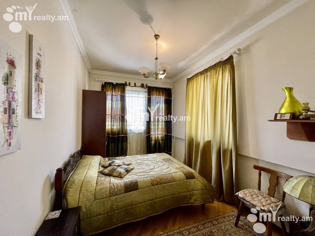 4 bedroom apartment for sale Rafayel Lemkin's street, Center Yerevan, 131555