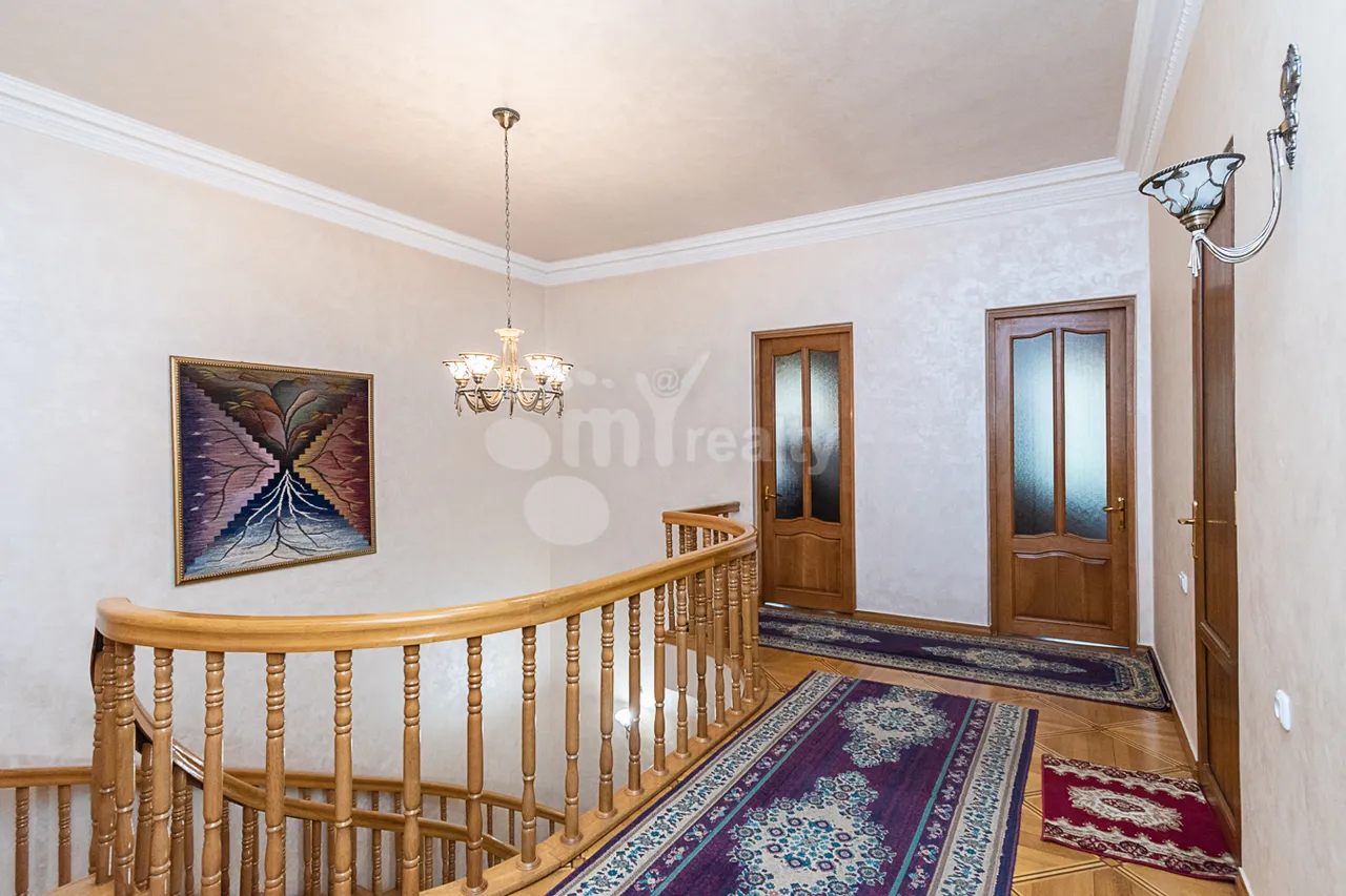 5 bedroom apartment for sale خیابان نعلبندیان, مرکز شهر ایروان, 160686
