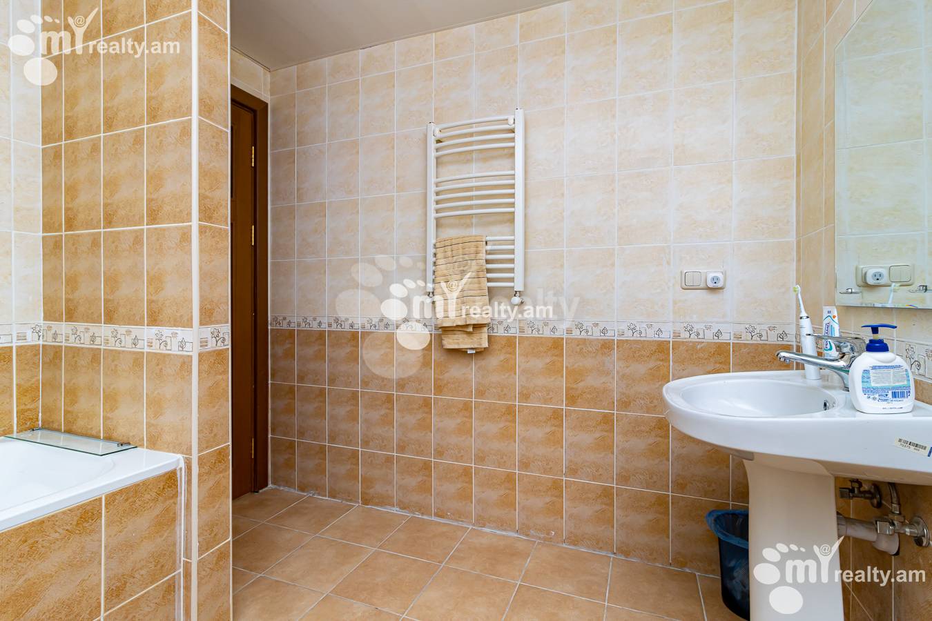 3 bedroom apartment for sale خیابان آنتارایین, مرکز شهر ایروان, 154889