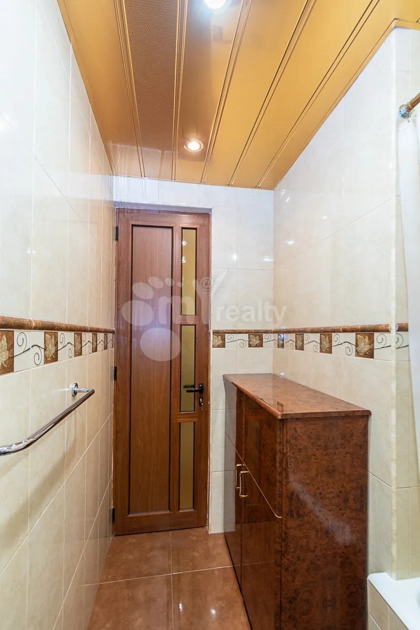 4 bedroom apartment for rent Mashtots Ave, Center Yerevan, 160196