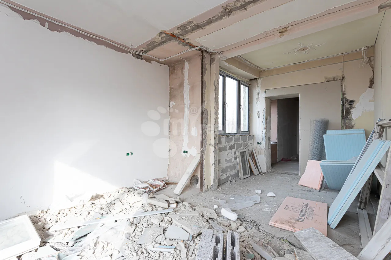 5 bedroom apartment for sale خیابان کومیتاس, عربگیر ایروان, 158189