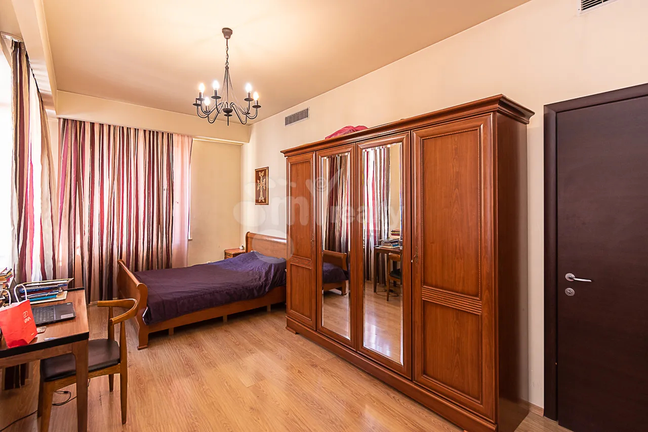 4 bedroom apartment for sale Northern(Hyusisayin)  Ave, Center Yerevan, 161341
