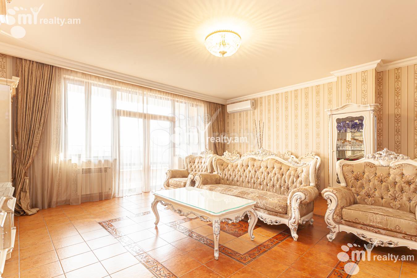 3 սենյականոց բնակարան  Սայաթ-Նովայի պող, Կենտրոն Երևան, 155779