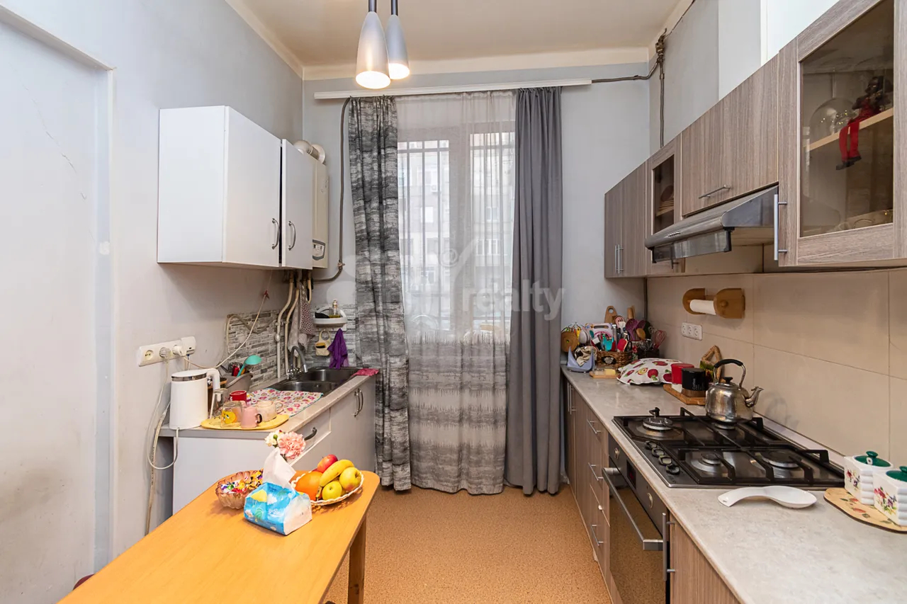 2 bedroom apartment for sale خیابان موسکوویان, مرکز شهر ایروان, 160190