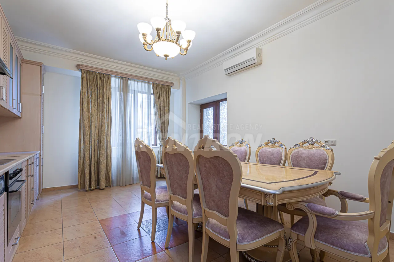 3 bedroom apartment for rent Amiryan St, Center Yerevan, 158203