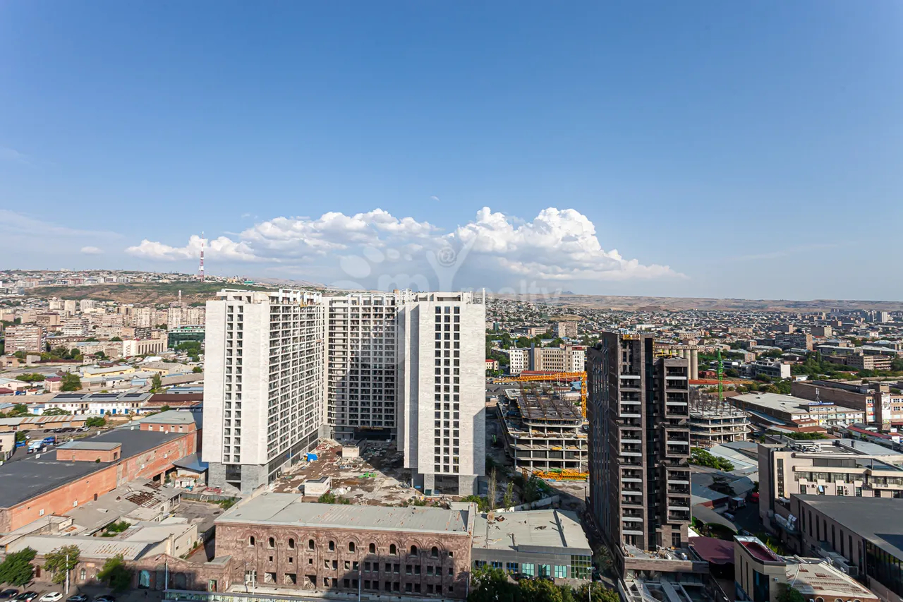 4 bedroom apartment for sale خیابان آرشاکونیاک, مرکز شهر ایروان, 161556