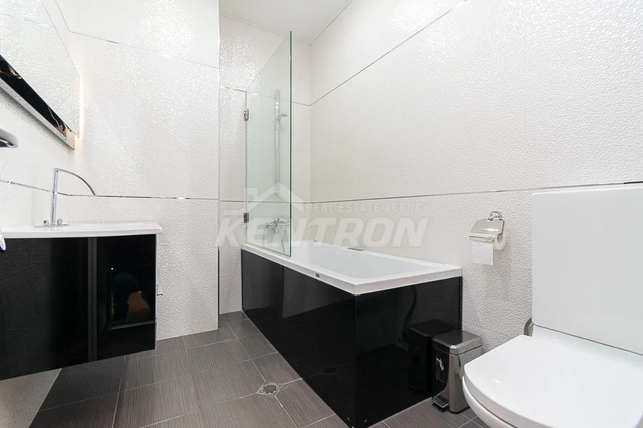 Снять 4 комнатную квартиру Арам ул, Центр Ереван, 159127