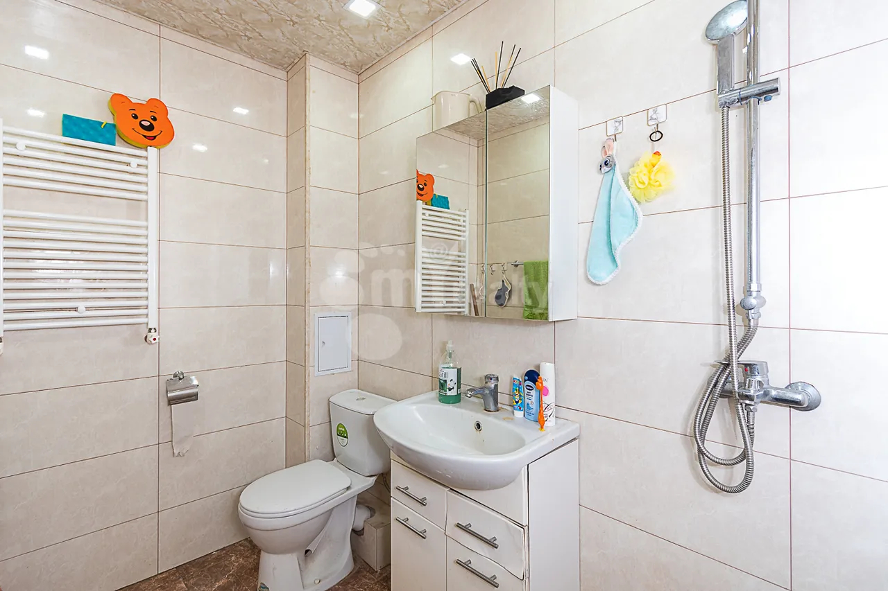 3 bedroom apartment for sale خیابان باشینجاخیان, آچاپنیاک ایروان, 161370
