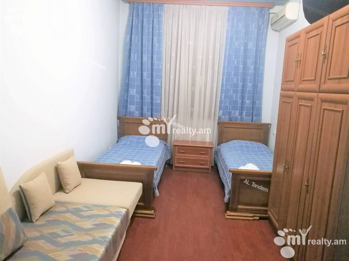 3 սենյականոց բնակարան վարձով Հանրապետության փող, Կենտրոն Երևան, 125917