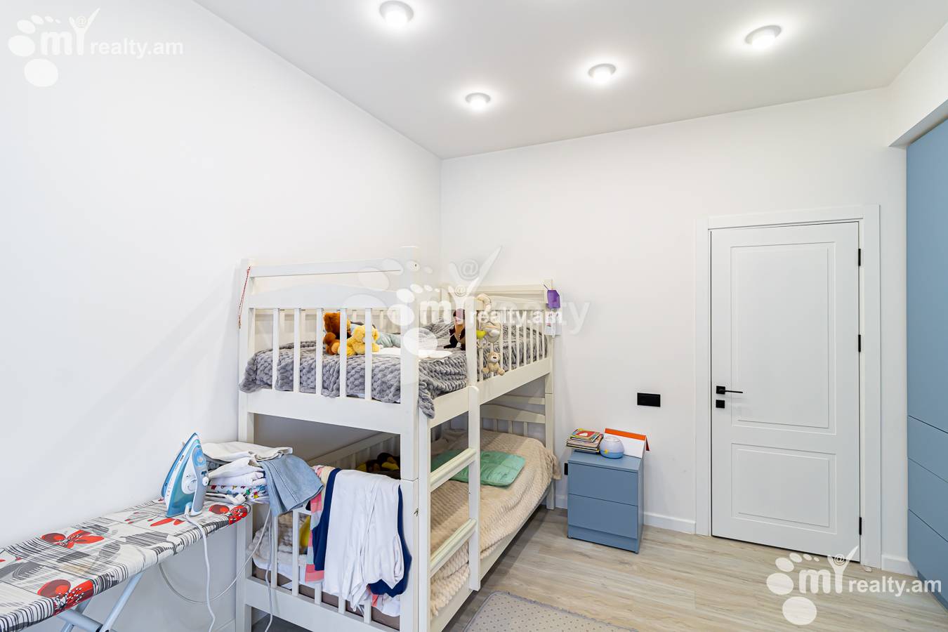 4 bedroom apartment for sale خیابان آخبیور سِروب, عربگیر ایروان, 154762