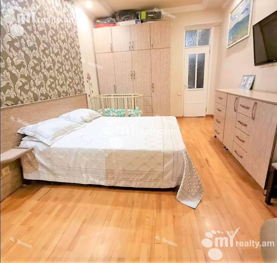 3 սենյականոց բնակարան  Ամիրյան փող, Կենտրոն Երևան, 125799