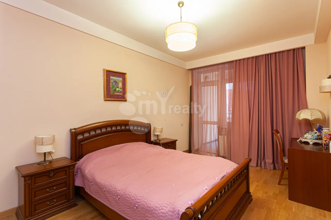 3 bedroom apartment for rent Northern(Hyusisayin)  Ave, Center Yerevan, 158432