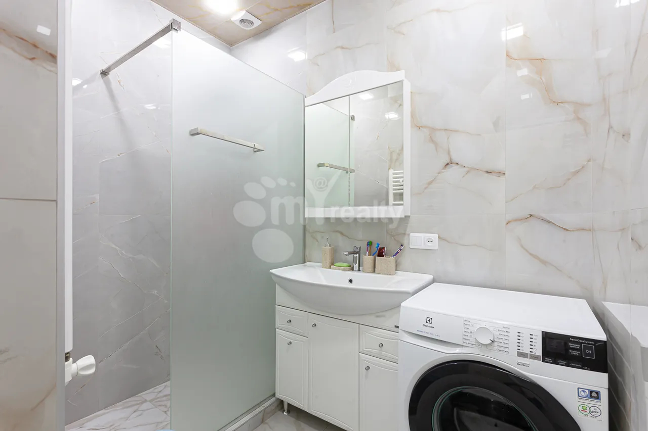 3 bedroom apartment for rent خیابان پارونیان, مرکز شهر ایروان, 157956