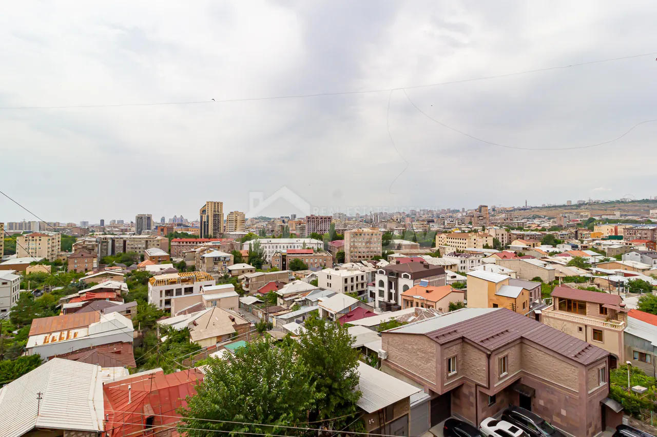 3 bedroom apartment for sale Charents St, Center Yerevan, 157410