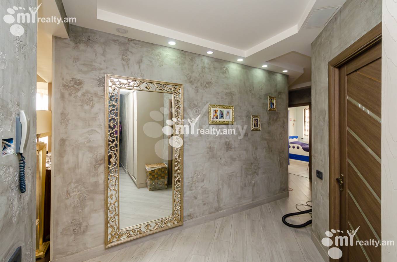 Купить 4 комнатную квартиру Сарян ул, Центр Ереван, 142967