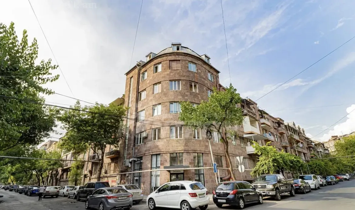4 bedroom apartment for sale Tpagrichner St, Center Yerevan, 160873