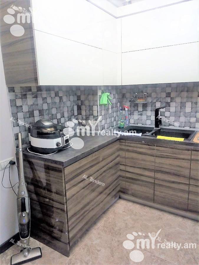 4 bedroom apartment for sale Fuchik St, Ajapnyak Yerevan, 124925