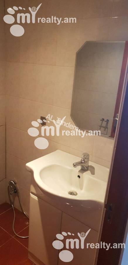 3 bedroom apartment for rent Baghramyan Ave (Kentron), Center Yerevan, 156633