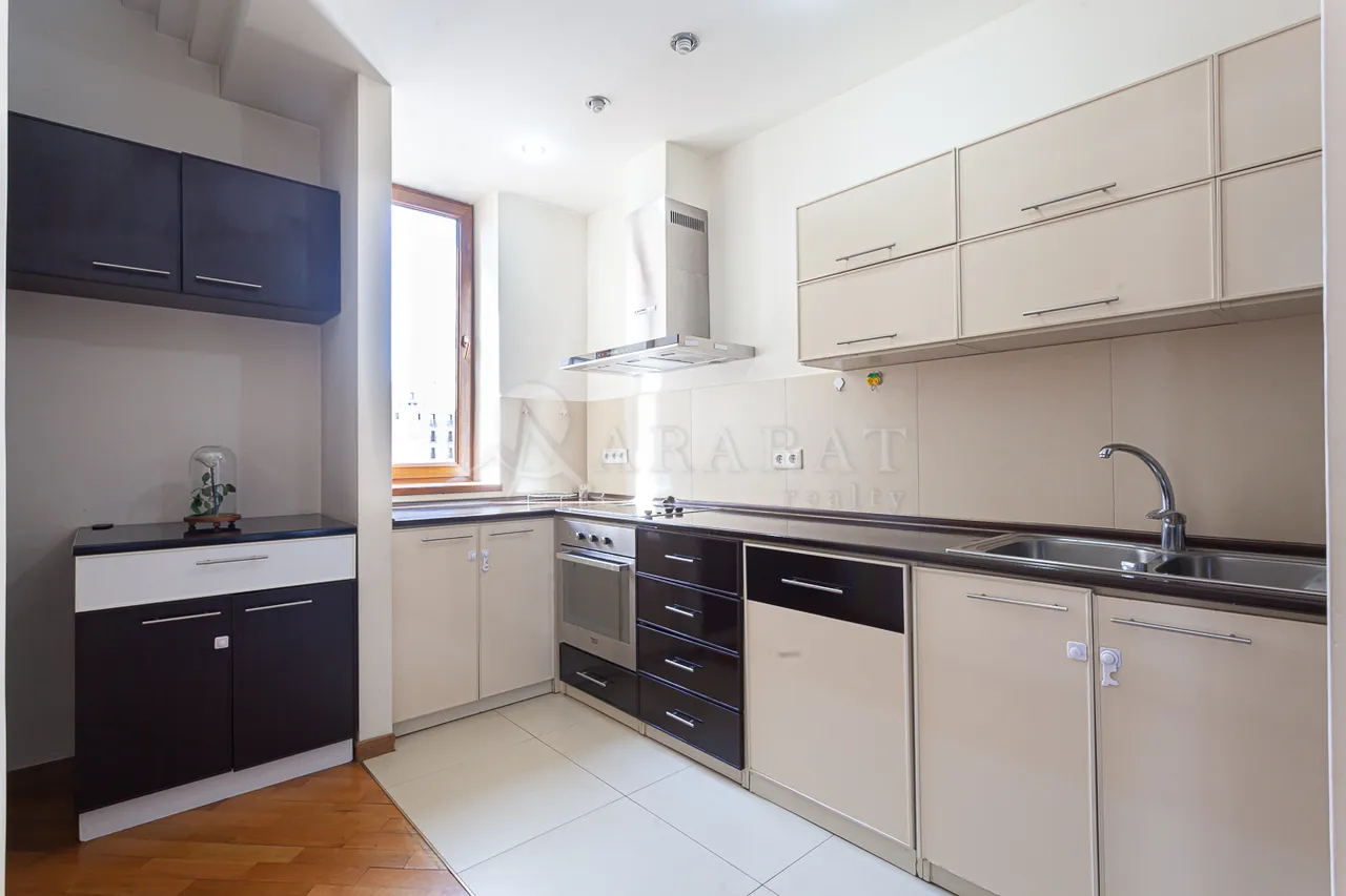 3 bedroom apartment for sale rue d'Amiryan, Center Yerevan, 158288