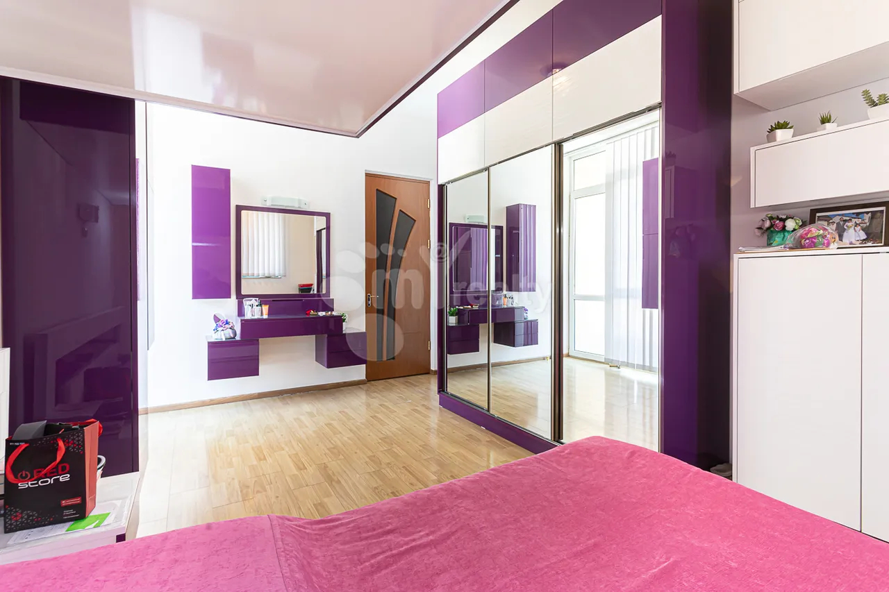 3 bedroom apartment for sale Aram St, Center Yerevan, 158034