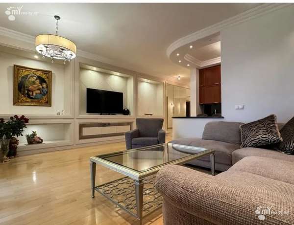 varcov-bnakaran/3-senyakanoc/Northern+%28Hyusisayin%29++Ave/Center/Yerevan