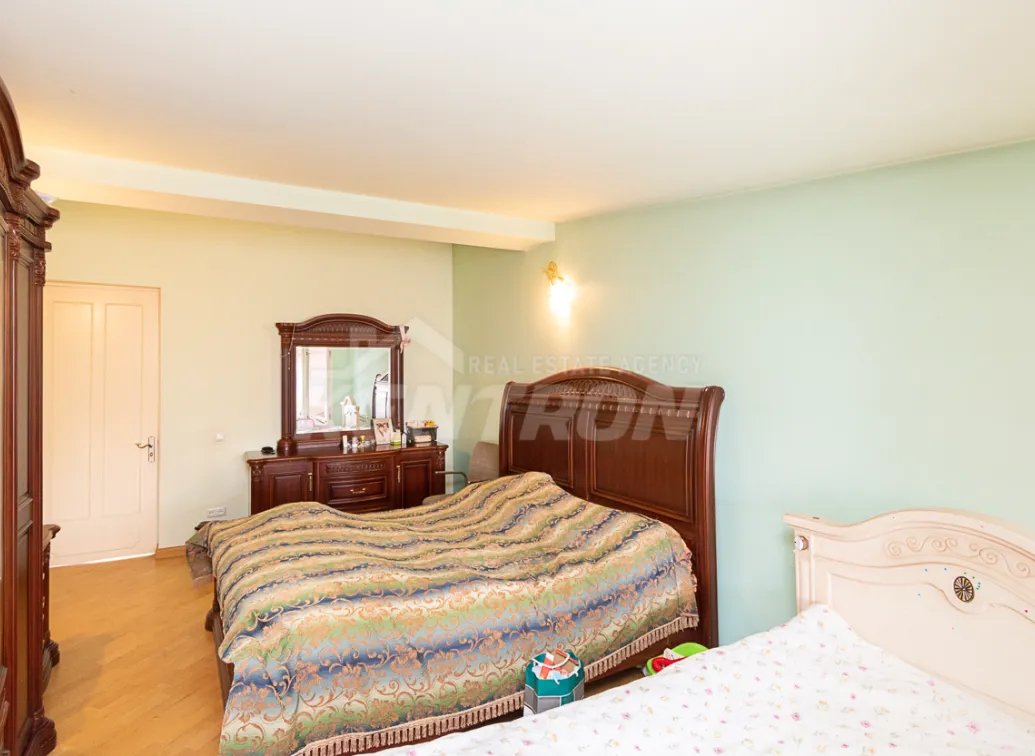 5 bedroom apartment for sale Zakyan St, Center Yerevan, 161876