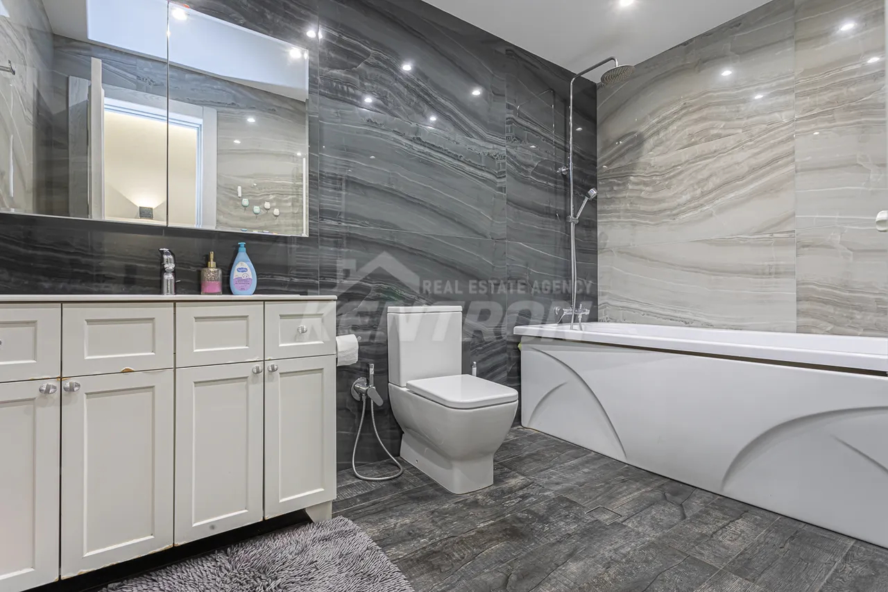 4 bedroom apartment for sale Aram St, Center Yerevan, 159223