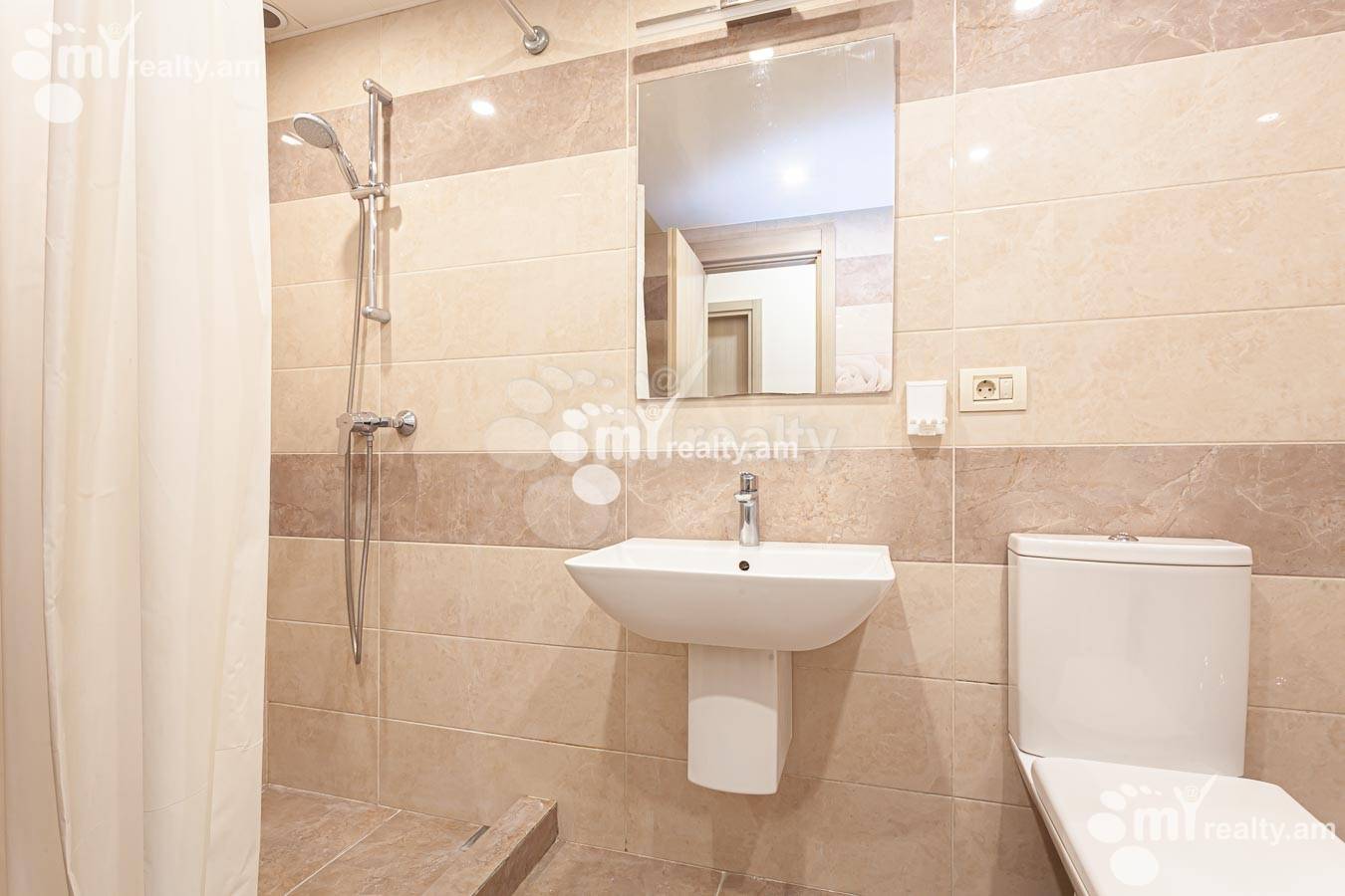3 bedroom apartment for rent Leo St, Center Yerevan, 155442