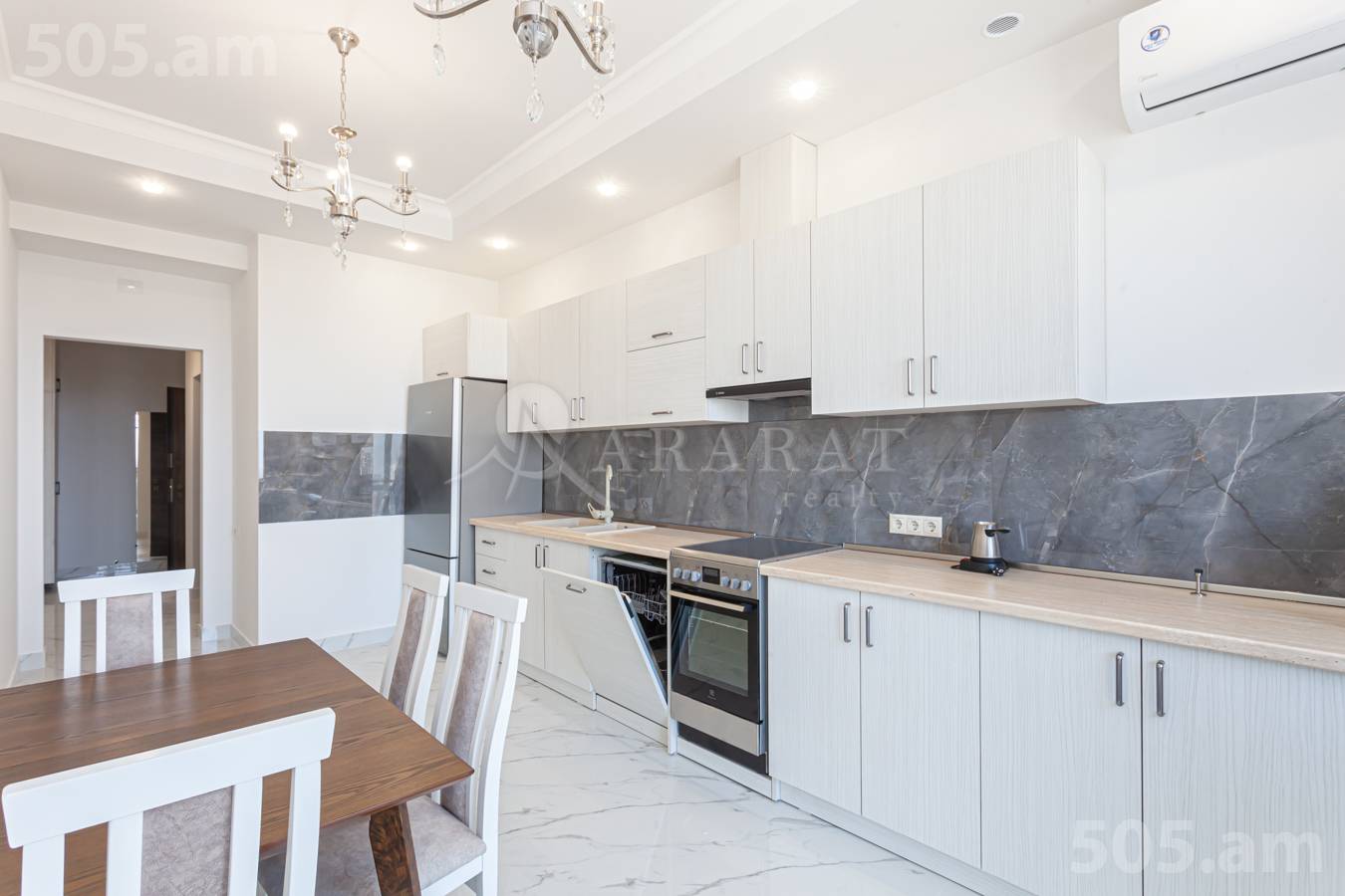 4 bedroom apartment for rent Rostom St, Center Yerevan, 149800