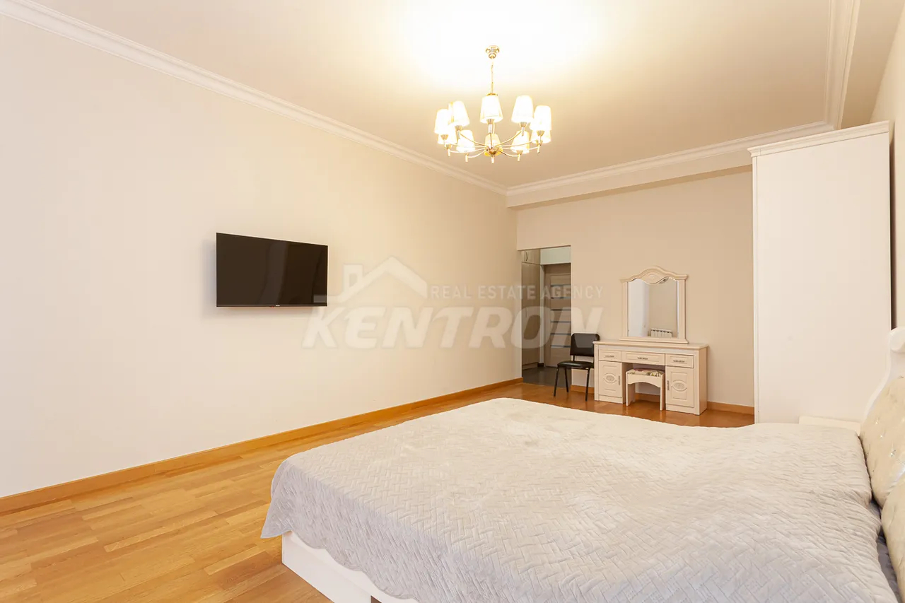 3 bedroom apartment for sale Aram St, Center Yerevan, 157330