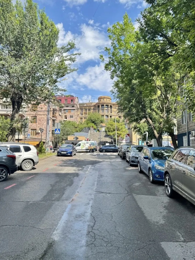 3 սենյականոց բնակարան  Պուշկինի փող, Կենտրոն Երևան, 158164