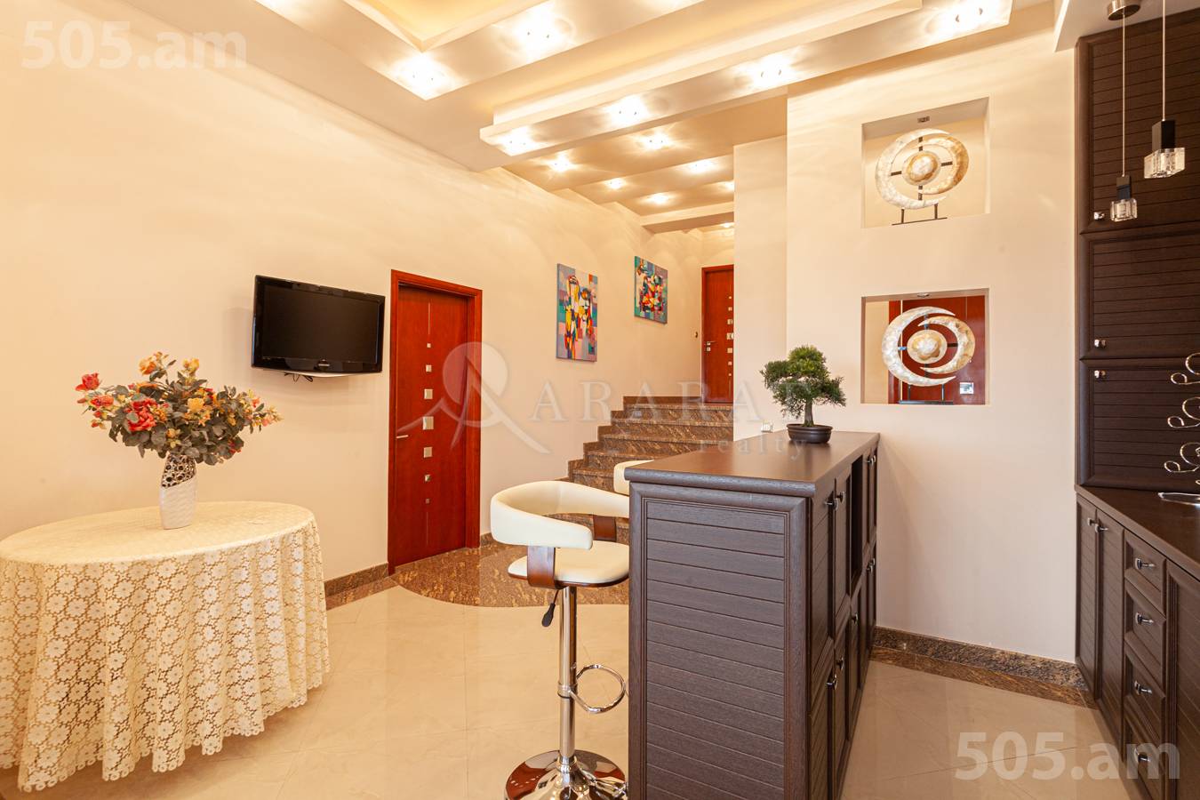 Купить 5 комнатную квартиру Антараин ул, Центр Ереван, 149077