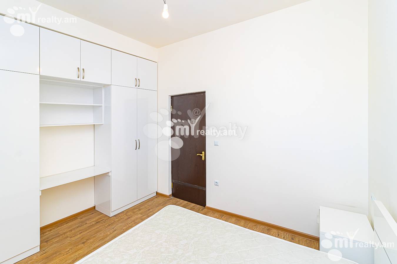 Купить 3 комнатную квартиру Г.Кочар ул, Арабкир Ереван, 141460