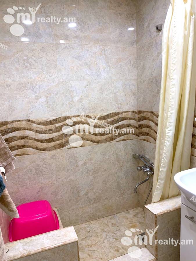 Снять 2 комнатную квартиру Бузанд ул, Центр Ереван, 136252