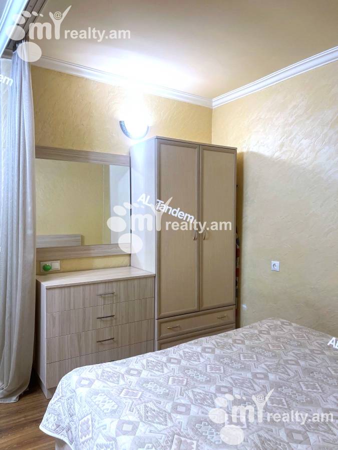 Снять 2 комнатную квартиру Бузанд ул, Центр Ереван, 136252