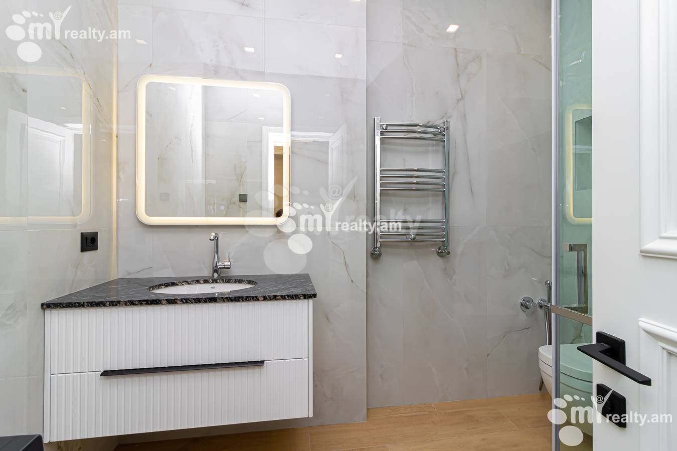 Купить 2 комнатную квартиру Аршакуняц пр, Центр Ереван, 153731