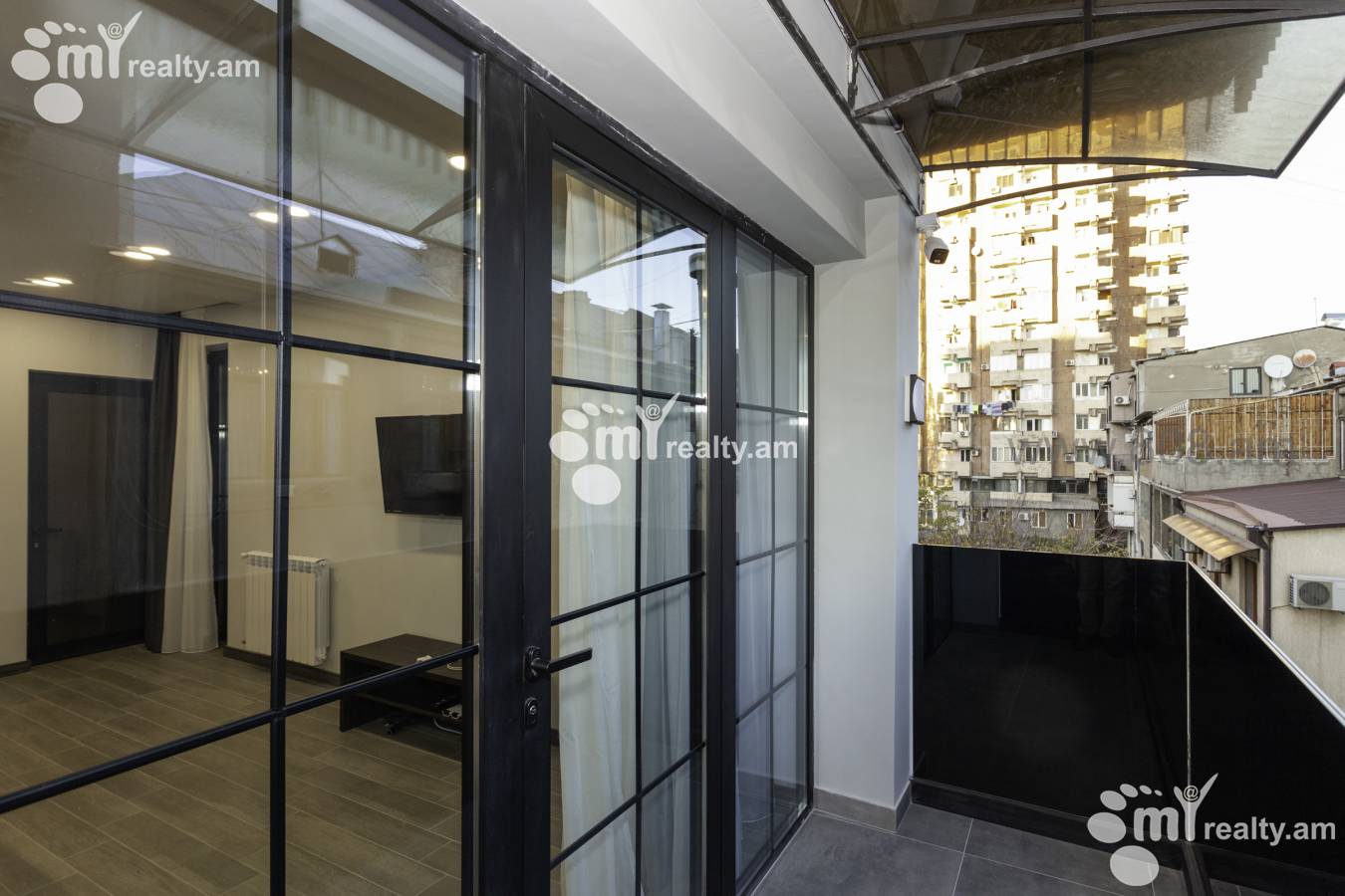 2 սենյականոց բնակարան  Մաշտոցի պող, Կենտրոն Երևան, 126469