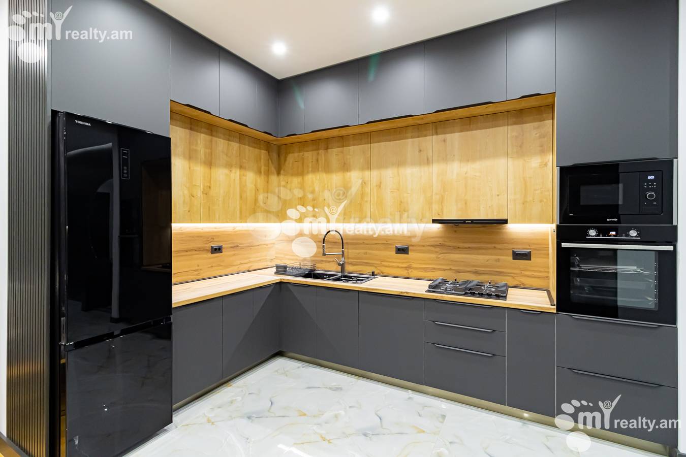 3 bedroom apartment for rent خیابان آزاتوتیان, عربگیر ایروان, 153983