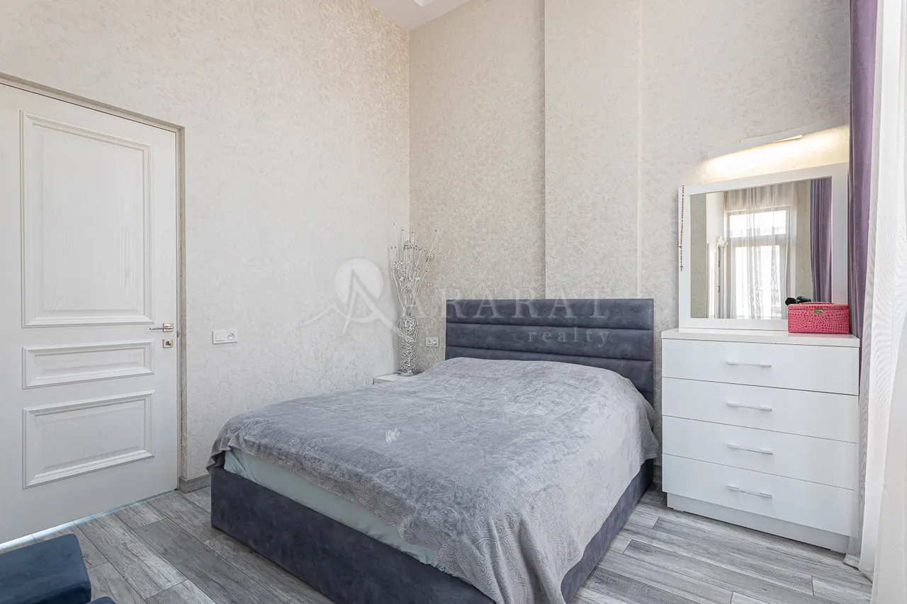 4 bedroom apartment for sale خیابان آدونس, عربگیر ایروان, 159645