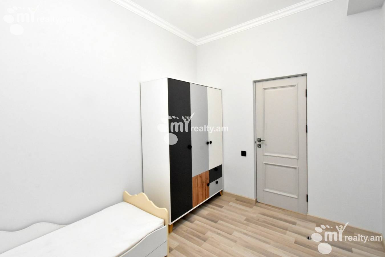 4 bedroom apartment for sale خیابان لِنینگراندیان, آچاپنیاک ایروان, 154815