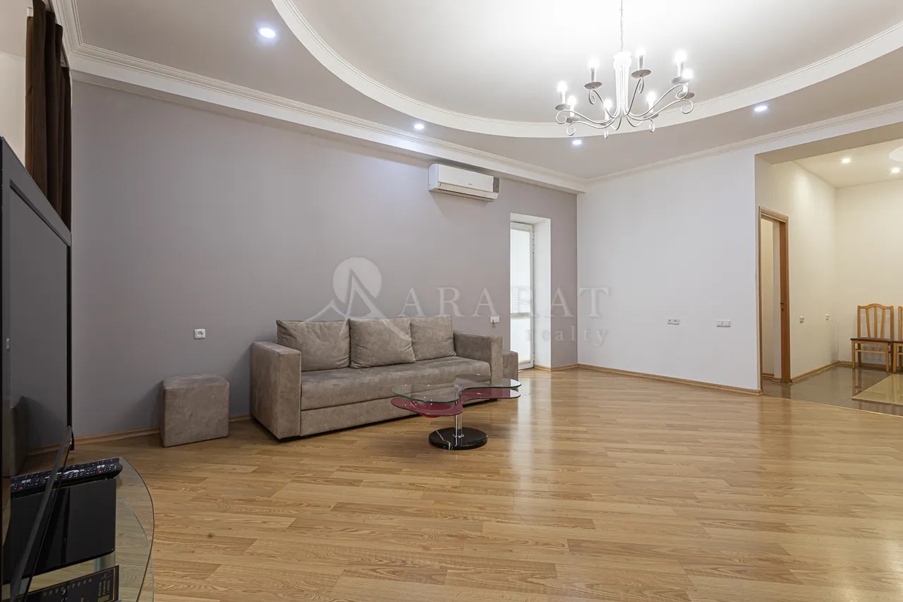 3 սենյականոց բնակարան  Հյուսիսային պող, Կենտրոն Երևան, 157971