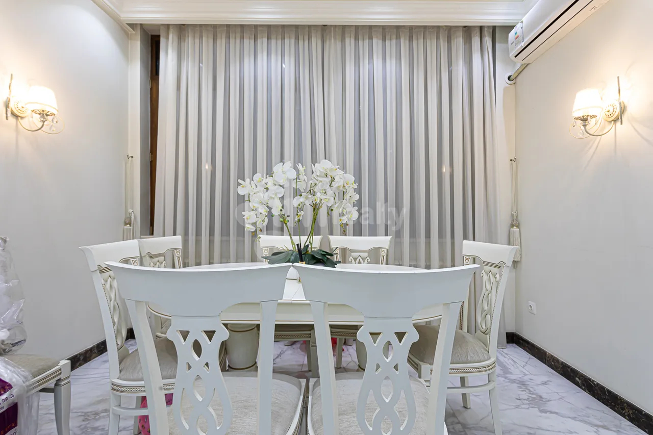 Купить 3 комнатную квартиру Абовян ул, Центр Ереван, 157936