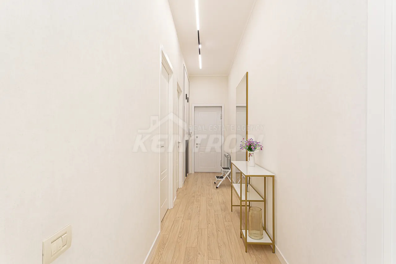 3 bedroom apartment for sale Aram St, Center Yerevan, 159471