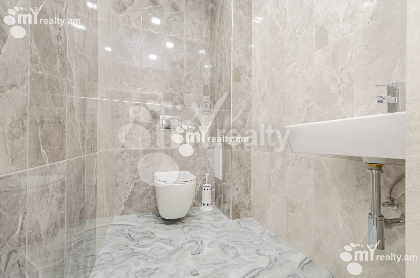 3 bedroom apartment for sale Aram St, Center Yerevan, 136284